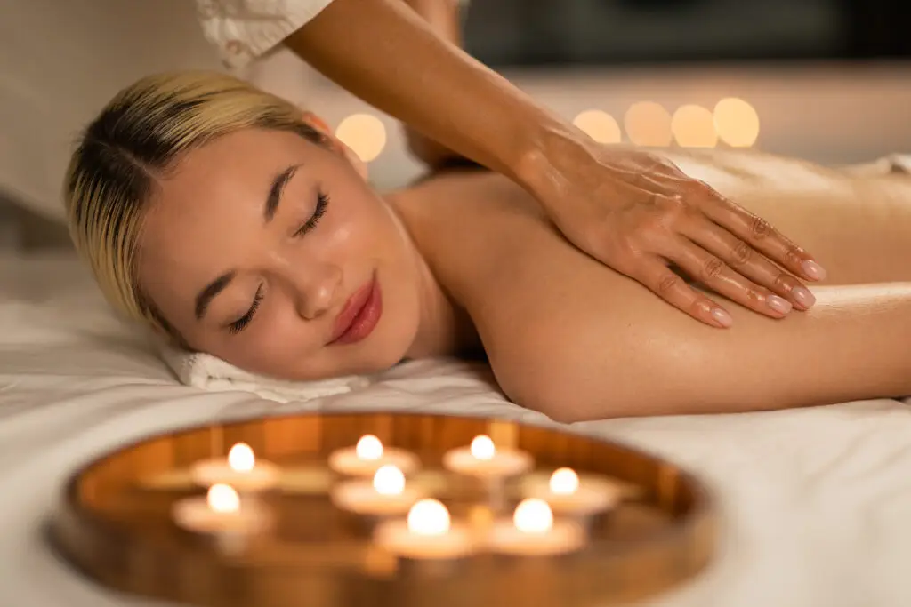 relaxing swedish massage in comfort with candles